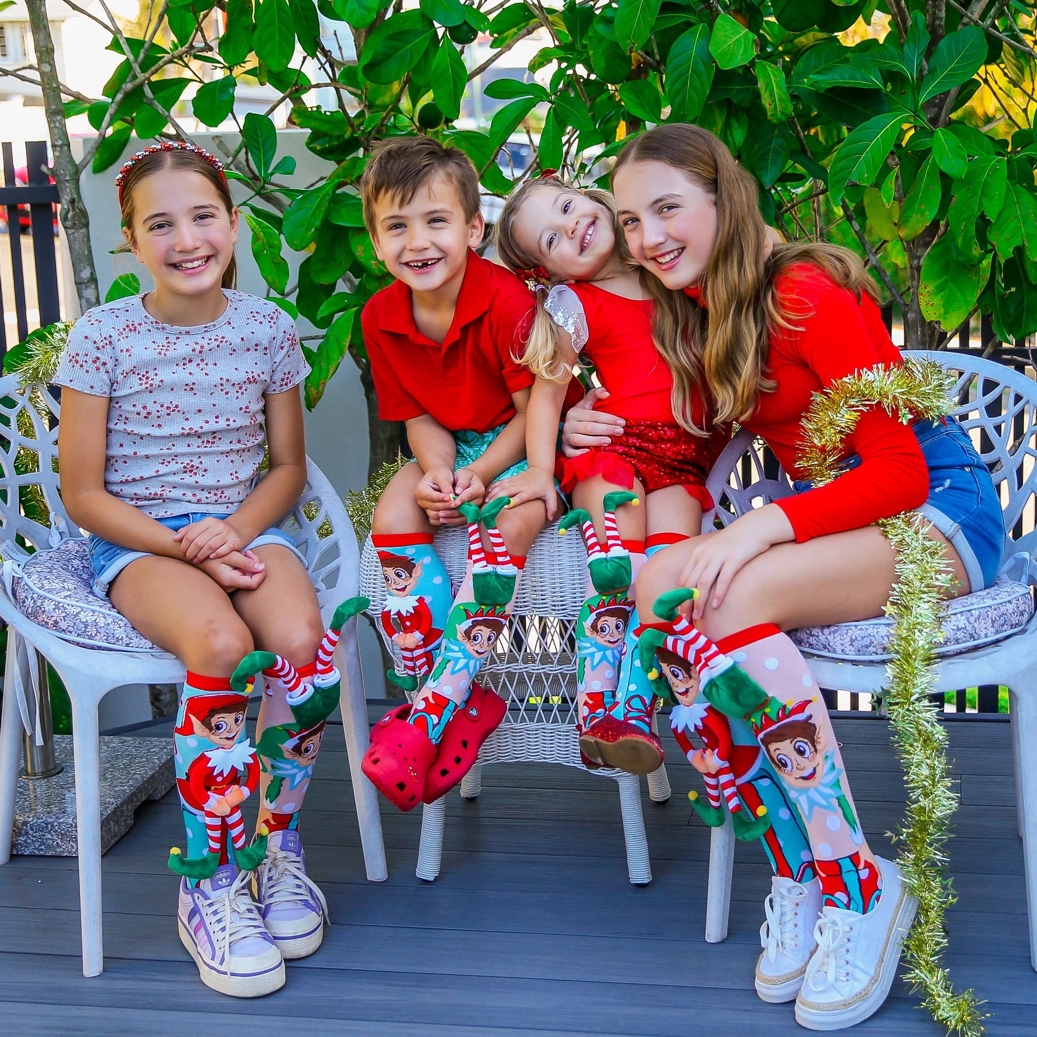 elf on shelf socks madmia