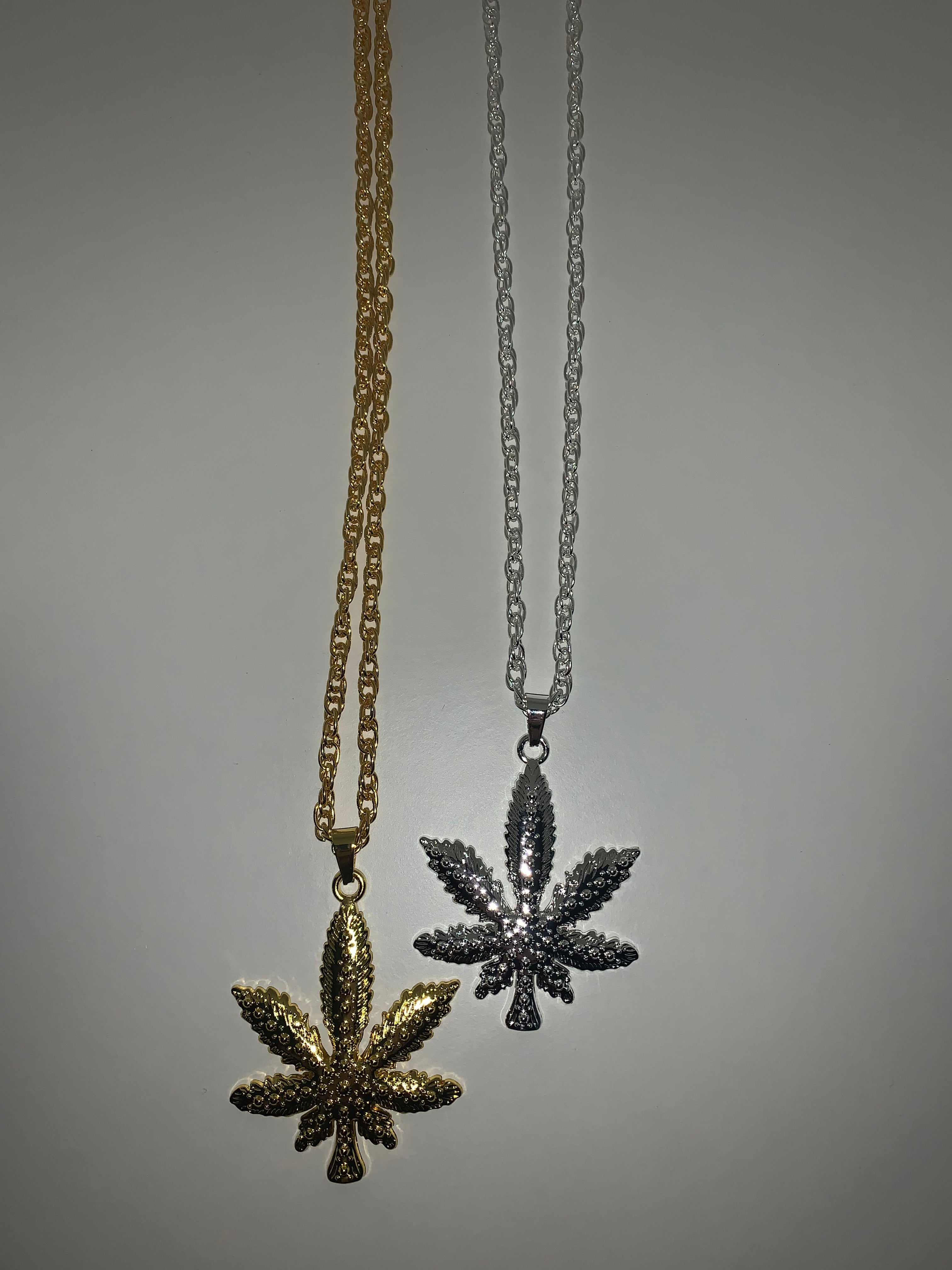 Necklace - Marijuana leaf
